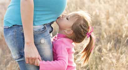 选择代孕母亲：已婚和单身代母的利弊考量 